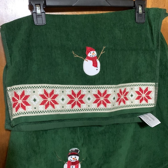 ST. NICHOLAS SQUARE- One Snowman/Poinsettia Hand towel & One Towel ☃️ - Picture 4 of 7
